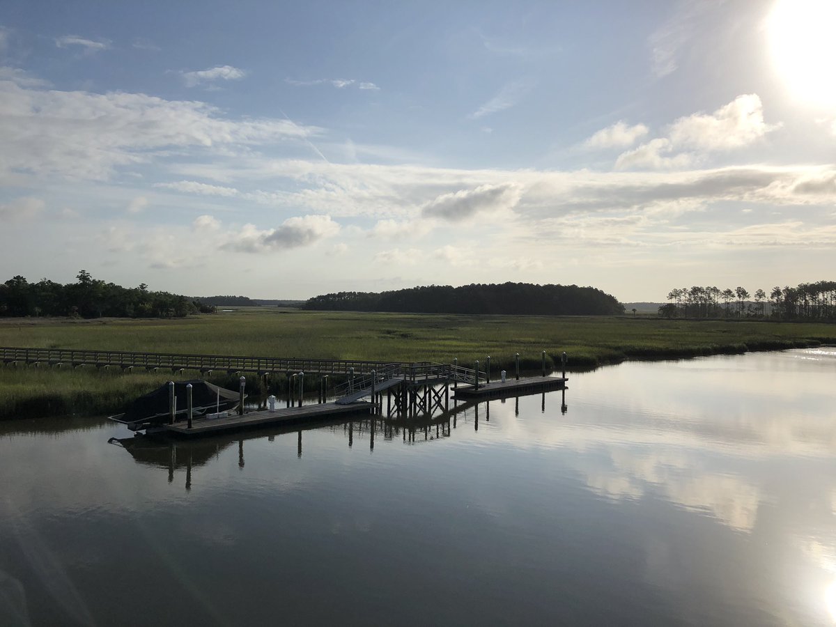 LivingCHS's tweet photo. People keep asking me, “where are you going on #vacation?” I say home. I live in #Charleston! #myCHSlife https://t.co/pTUSKU6iwb