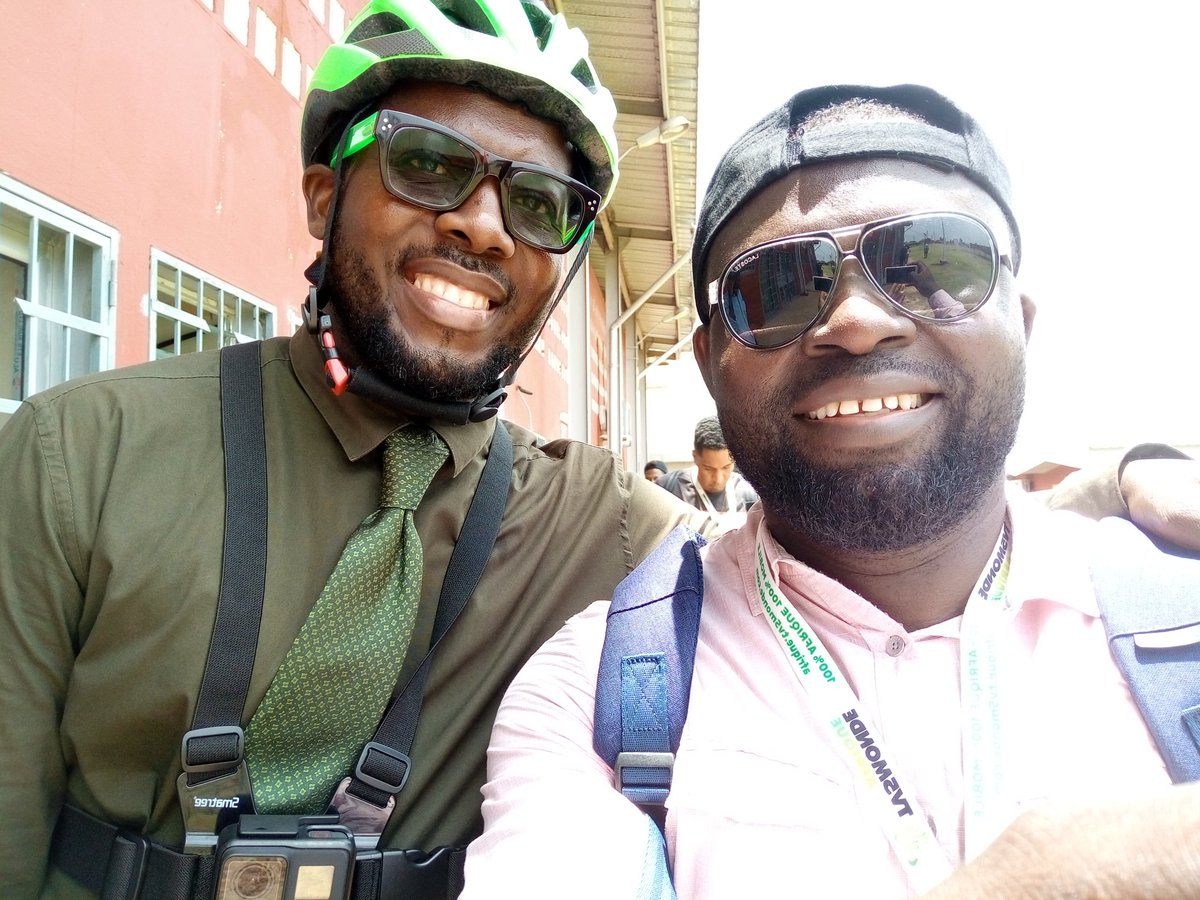 zephiringohia's tweet photo. Ha, tiens! J'ai trouvé ça. L'un de mes nombreux souvenirs des @adicomdays, @andycostaci et moi #EnVert. @abrandNews #AvecTV5MONDE #adicomdays2019 #ecologie https://t.co/ZVbCRenTYd