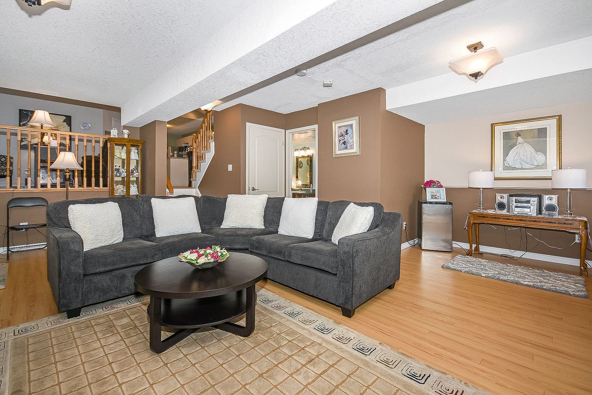 Hot New Listing 275 Montgomery Blvd Orangeville 2 Bdrm 2 Full Baths Shows 10++ mls  w4422191 Listed @ $562,900  #orangeille homes #hot new listing