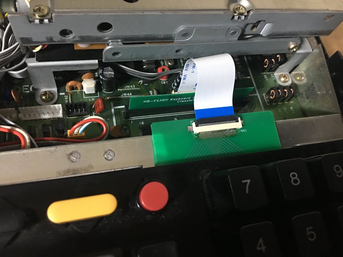 MSX2+ HB-XDJのキーボードを修理してみました！マトリックスシートを基板で作り替えて、やっとなおりました。キーボードから本体へつながるコネクターが最近らしくてモダンでしょ😊classicpc.org/jp/%E3%82%AD%E…