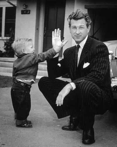 radhistorycom's tweet photo. Jeff Bridges and his dad, Lloyd Bridges, 1951.
#1950s #JeffBridge https://t.co/xNpkTntwMG