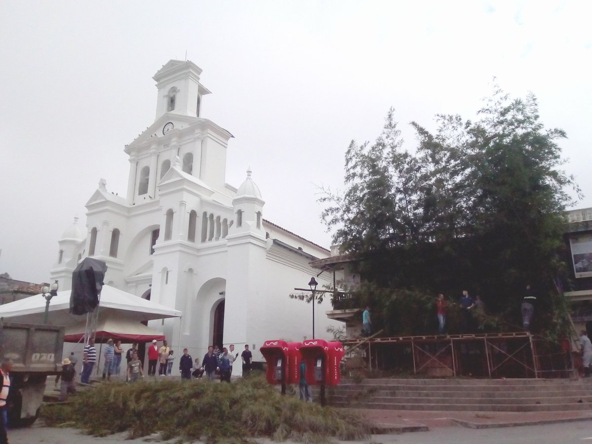 #ViernesSanto en #Marinilla | El calvario en la parroquia de Nuestra Señora de la Asunción es un montaje que ha estado a cargo de la familia Giraldo desde hace 62 años, una tradición familiar que nos permite disfrutar de una de las Semana Santas más lindas de Colombia.