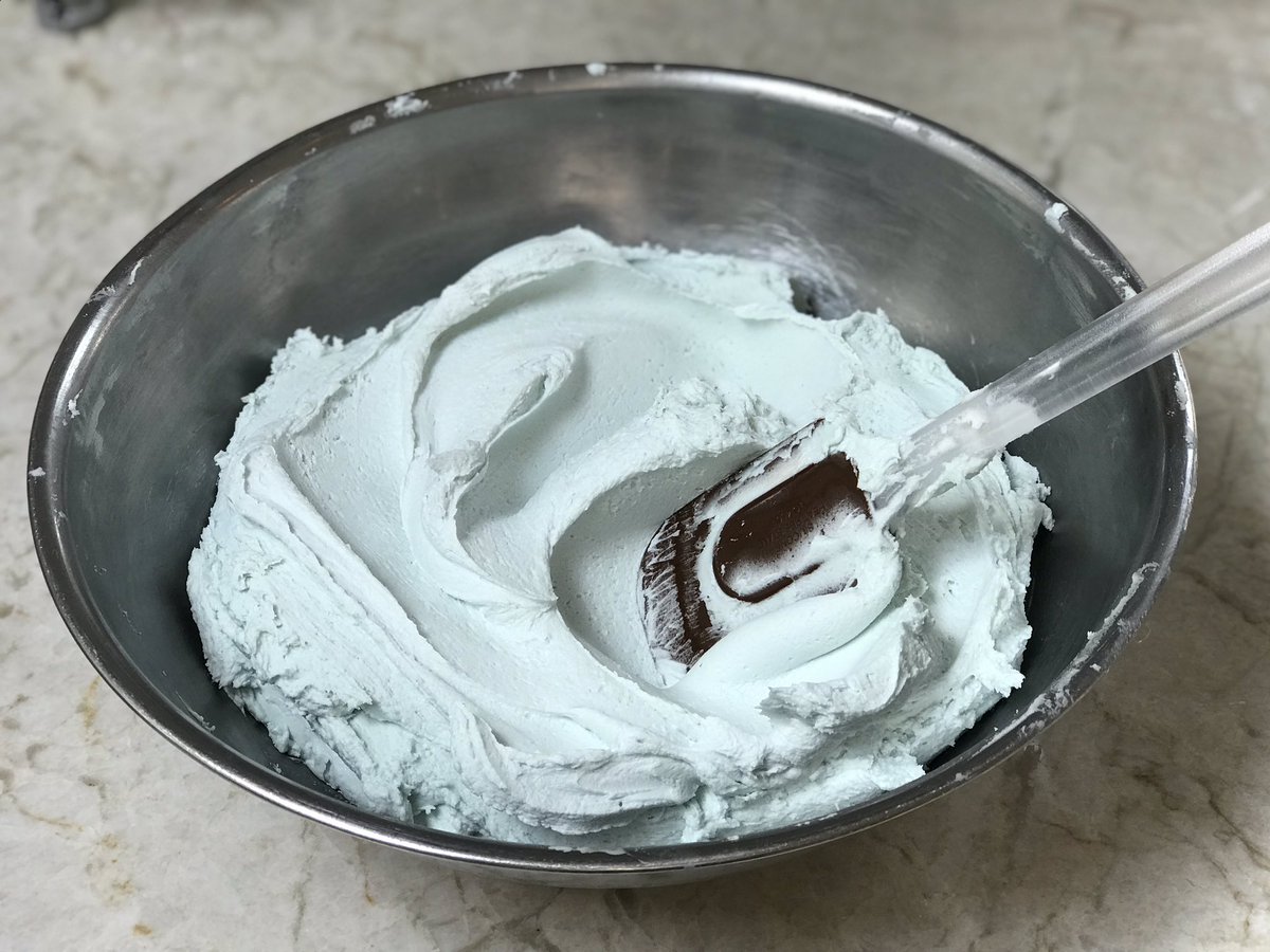 sift_desserts's tweet photo. My @WiltonCakes food dye is working hard this weekend as we make dozens of Robins Egg Blue cakes !! Delish #wiltoncakes #Eastercake #redpathsugar https://t.co/EcnZUJOOii