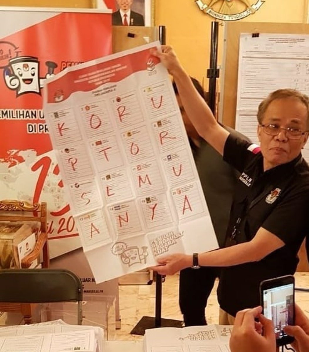 Gak papa kalo sedikit korupsinya...jangan lupa kasih pesangon...😂😂😂