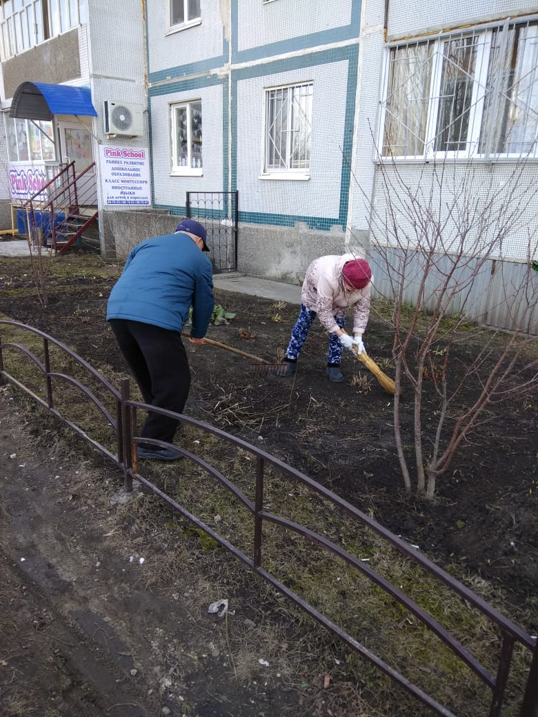 В  рамках  месячника  благоустройству прошли субботники в ТОС «Репино», ТОС «Мостовая Слобода», селе Лаишевка.