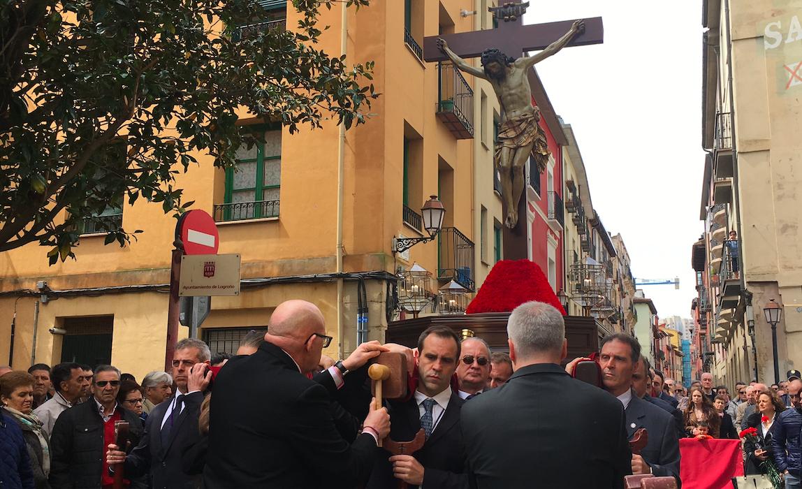 ssantalogrono's tweet photo. Os dejamos algunas imágenes del traslado del Cristo de las Ánimas📸💥
#SemanaSanta2019 #SemanaSantaLogroño https://t.co/tP3OsWITsd