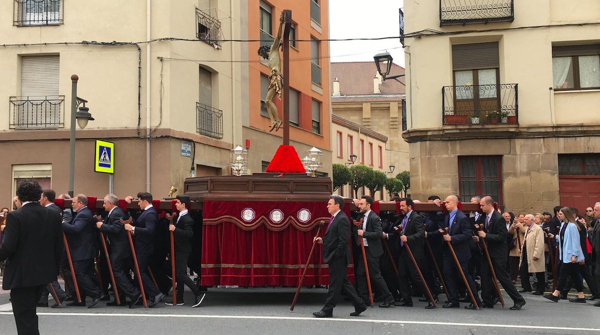 ssantalogrono's tweet photo. Os dejamos algunas imágenes del traslado del Cristo de las Ánimas📸💥
#SemanaSanta2019 #SemanaSantaLogroño https://t.co/tP3OsWITsd