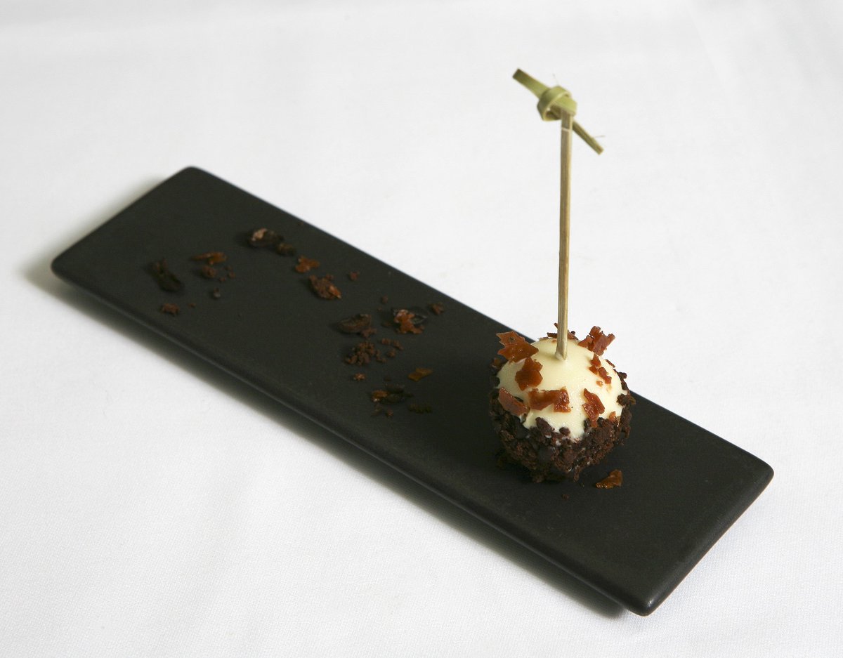 3 weeks to go until the closing date for entries to @Valrhona Patisserie Championship 2019. Competition details @ odaios-foods.com/ValrhonaPatiss… #ValrhonaChamp2019

Throwback to the 2014 Championship and <a href="/AoifeNoonan_/">Aoife Noonan</a> beautiful winning desserts ‘The Java Cake’ &amp; ‘The Espresso Shot’.