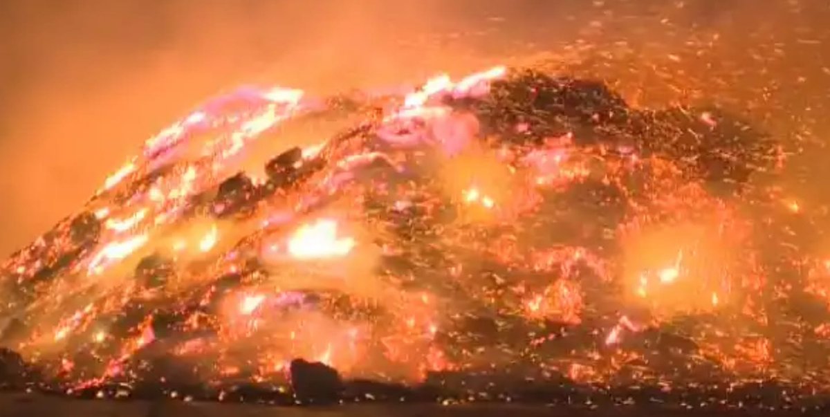 ABCBuzzCreative's tweet image. What would you think, as an Iron Age human not knowing where the sun goes at night &amp;amp; you see fire like this coming out of the ground all by itself in the city garbage dump in the Gehenna valley outside the walls of your city, Jerusalem. gewoonschoon.info/compost-fire/c…