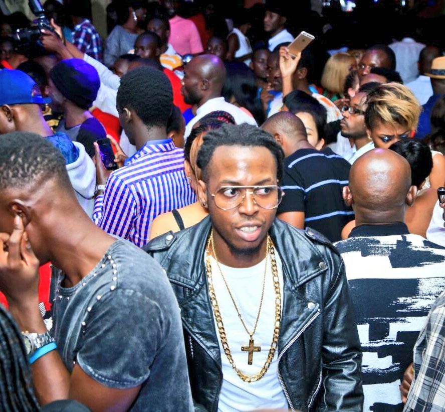 gad_rogers's tweet photo. How to look for your Girlfriend knowing Mr Makanika is in the House #BangoSnapOff https://t.co/a0WUBjNVZ2