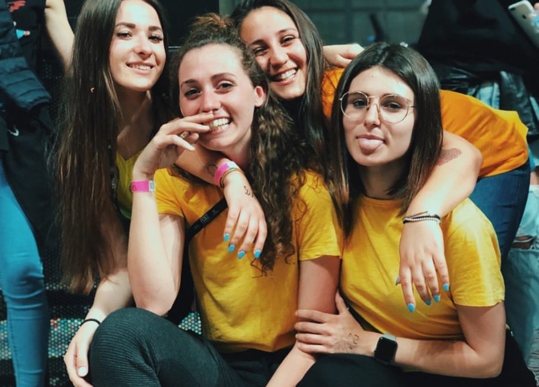 limonaye's tweet photo. 📍Milano #ParanoiaAirlinesTour https://t.co/Z0kQwZxeEs