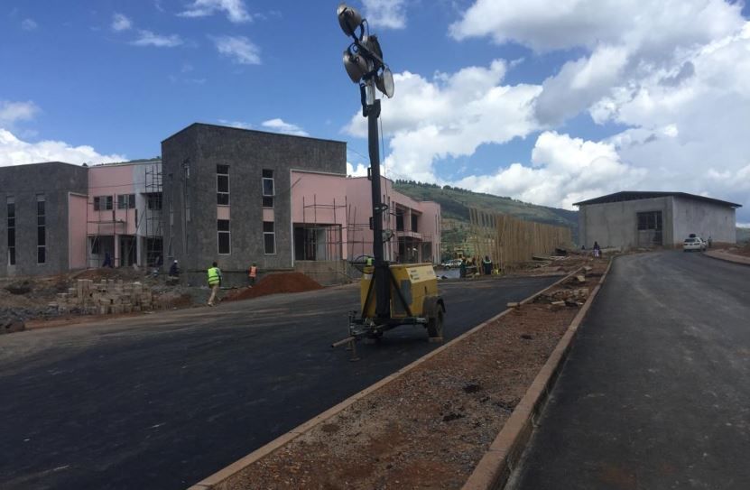 1023KISSFM's tweet image. #GatunaBorder to open again soon, said @Richadsezibera. After few months of construction #OSBP

@onduhungirehe @SorayaMHlive @Jadouwihanganye @AmEugeneAnangwe 

#rwandaugandacrisis #Rwanda #Uganda #NorthernCooridor

Details here 👇 
buff.ly/2GmlQch