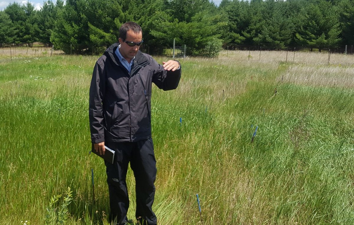 Congratulations to <a href="/CedarCreekESR/">Cedar Creek ESR</a> Dr. Forest Isbell on his CAREER award from  NSF! His work will investigate the relationship between biodiversity and productivity from the local community level all the way to the level of landscapes. 
nsf.gov/awardsearch/sh…