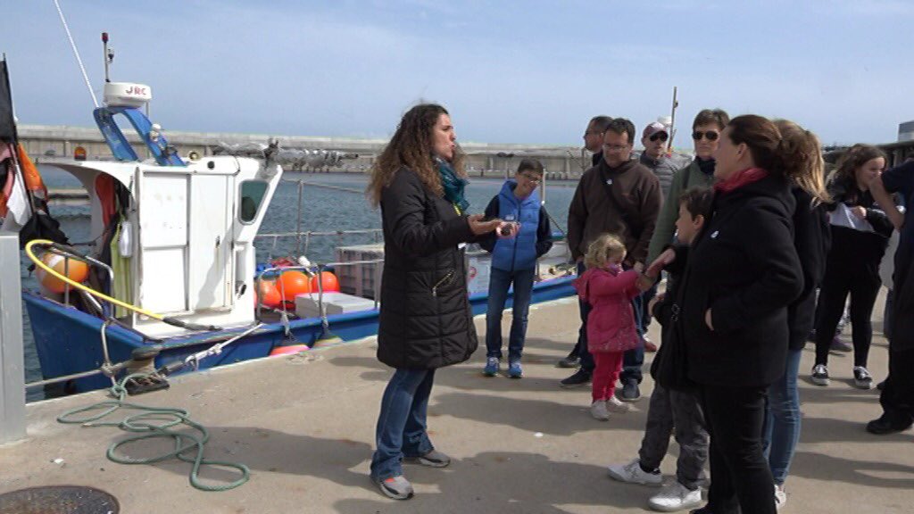 Molta gent ha assistit avui a la Visita guiada que ha fet la Sònia <a href="/educArt_cat/">educArt</a> on es visitava el  Port de L’ Escala i el <a href="/MARAMCIP/">MARAM</a> Gràcies a tots els que hi heu participat. Gràcies també a <a href="/canal10emporda/">Canal 10 Empordà</a> <a href="/visitlescala/">L'Escala Turisme</a> <a href="/EscalaMunicipal/">Ajuntament l'Escala</a>