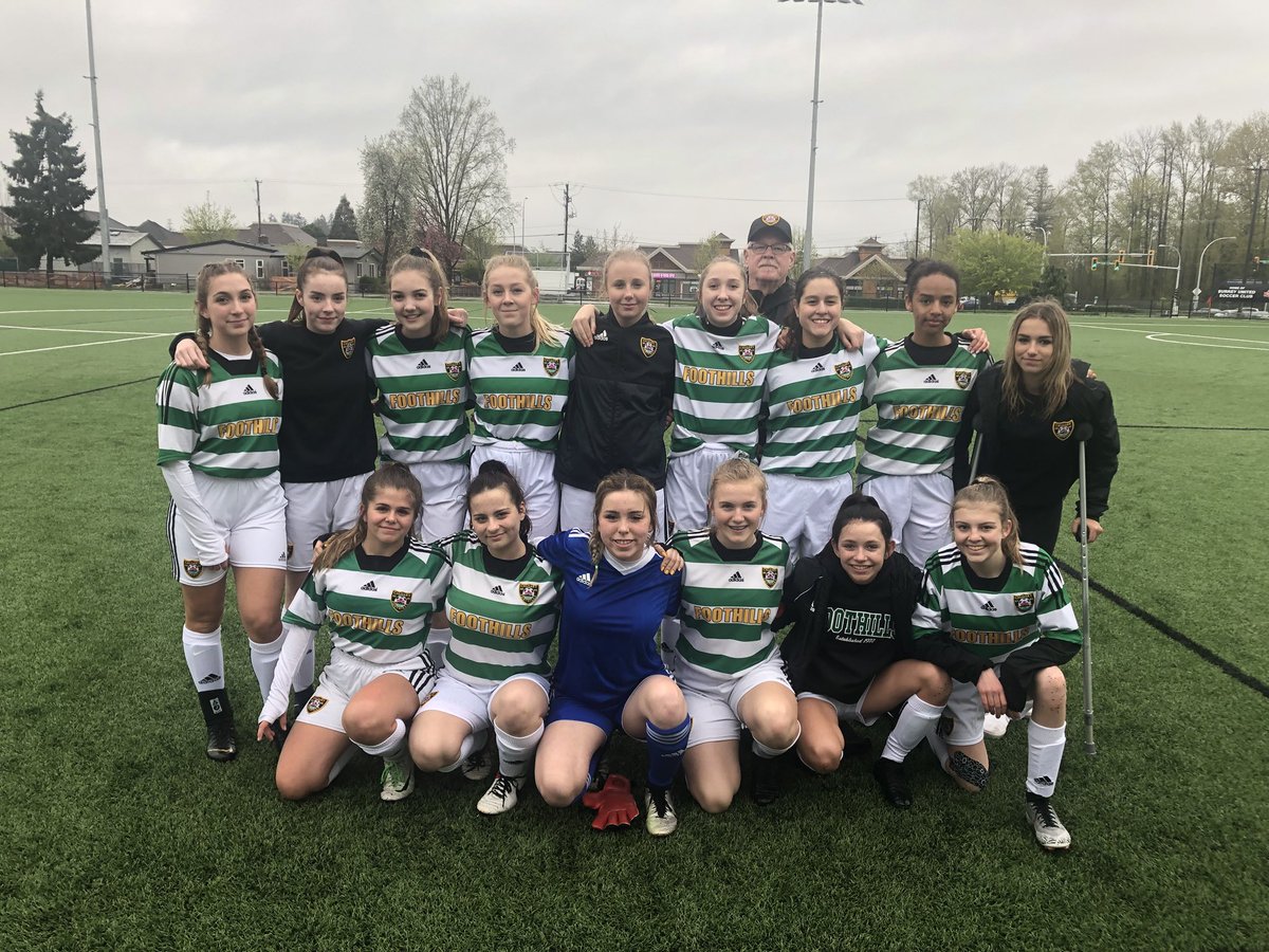 cfsc04da's tweet photo. Foothills15 arrives in Vancouver to play a friendly in the rain in preparation for the SX Cup College Showcase #rainorshine https://t.co/RiwGhcIkm2