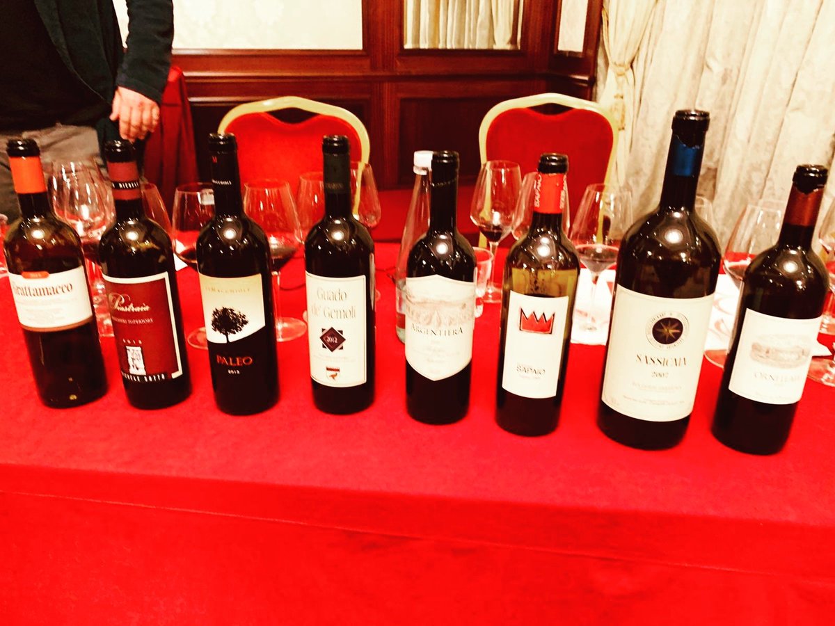 ONAVmilano's tweet photo. Serata Bolgheri: uno schieramento di eccellenze per ricordare uno splendido evento e ringraziare tutti coloro che hanno partecipato 🍷🍷🍷
 #soloinonav
#onavmilano
#vitadaonavista #beonav #bolgheriwine #sassicaia #ornellaia https://t.co/EUS6i6h81d