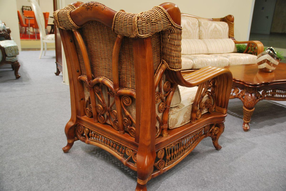 CONTSHIP's tweet image. Индонезийский мебельный рынок широко известен во всем мире благодаря изделиям из красного дерева Swietenia Mahagoni (махагони), использование которого запрещено в большинстве стран. В Индонезии местные компании имеют небольшую квоту на его добычу… t2p.pw/W3zeCA7mpf