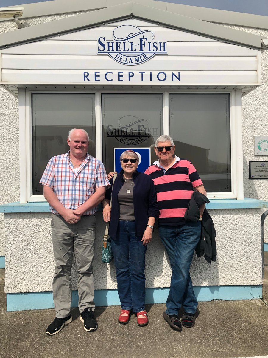 ShellfishDLM's tweet image. Great to chat with one of our very first customers who called into us today for a catch up. Since we started processing, in 1987, the Altar Restaurant (Toormore, Goleen, Co. Cork) has been a great customer for us and we are grateful for their business. #keepworkrelationships