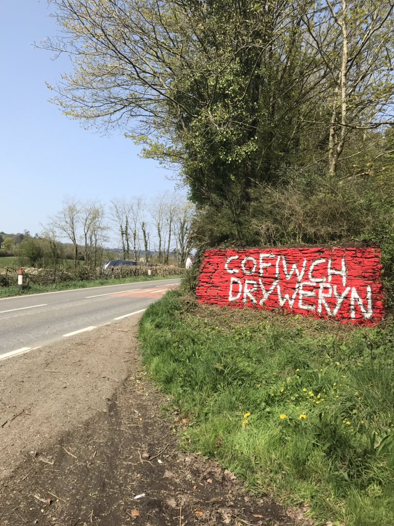 Hwrê! B4302 rhwng Llandeilo a Thalyllychau ‼️ #CofiwchDryweryn