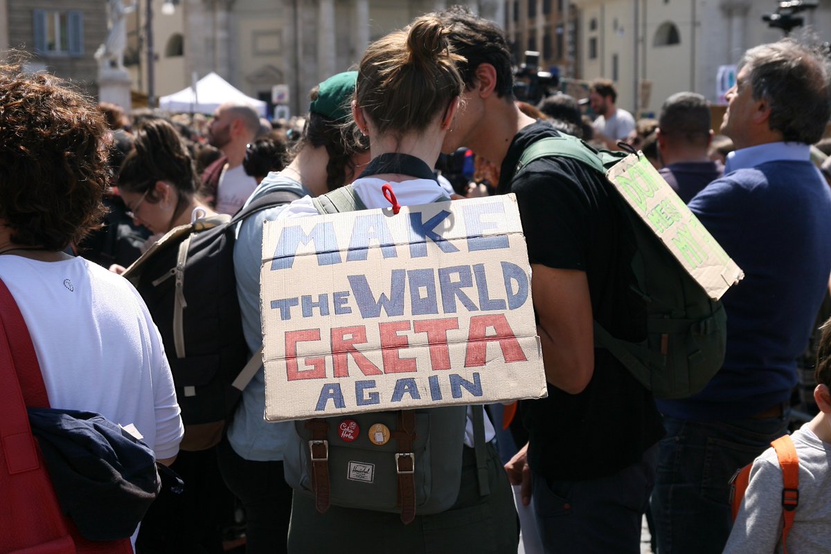 WWFitalia's tweet photo. Alcuni dei cartelli più belli e significativi che oggi hanno accolto @GretaThunberg in piazza del Popolo a #Roma per lo sciopero dei @fffitalia contro i cambiamenti climatici, che stanno distruggendo il nostro #pianeta !
#ClimateAction #PandaStrike #ClimateStrike https://t.co/95DjbX060W