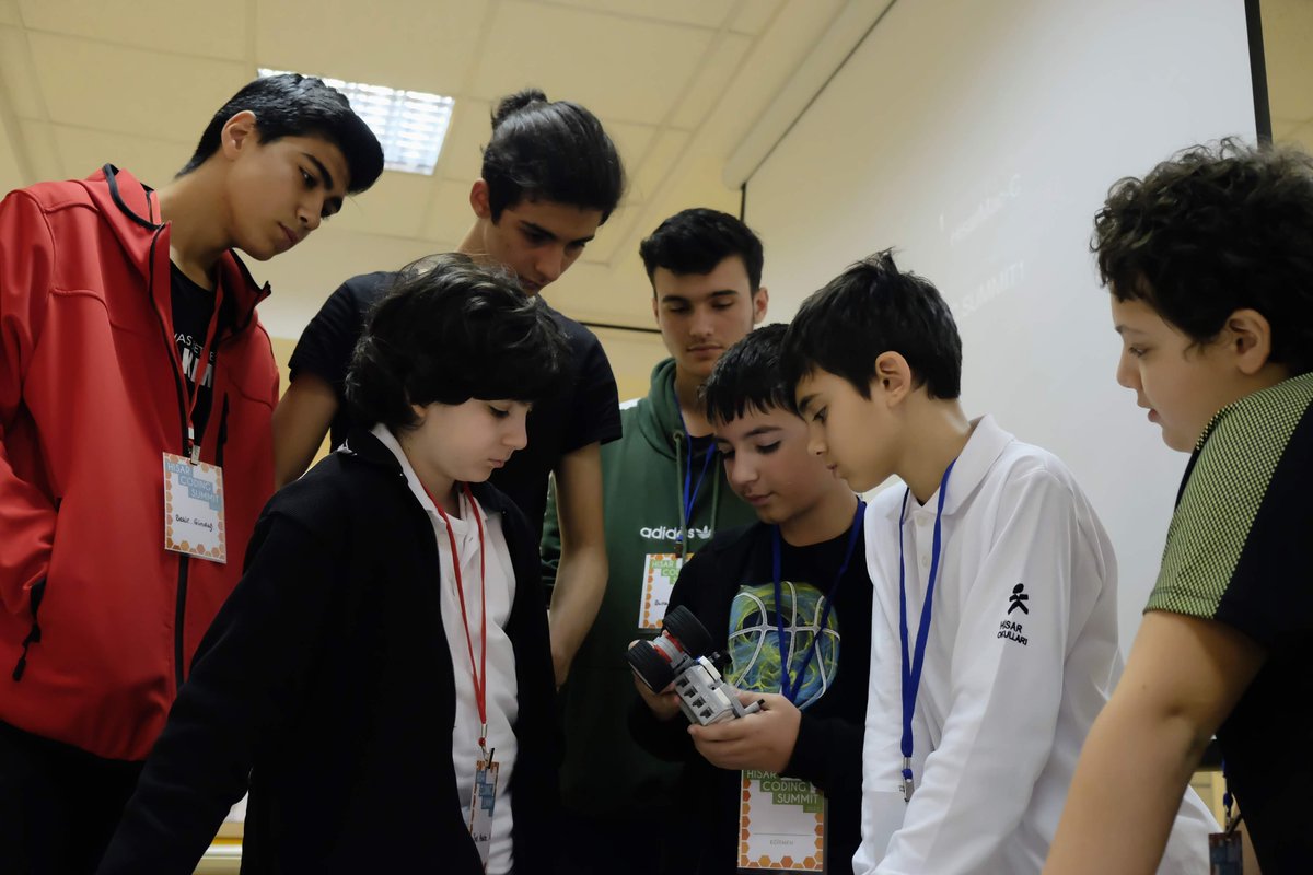 HisarCS's tweet photo. 5. Hisar Coding Summit ilk gün eğitimlerimizin sonuna geldik. Yarın tekrardan görüşmek üzere!
#codingsummit #ComeToHisarCS #coding #python #RaspberryPi #scratch #unity #fusion360 #swift #OpenCV #java #maya #3Ddesign #LegoEV3 #MachineLearning #microbit #HisarCS https://t.co/8IswRUqbYf