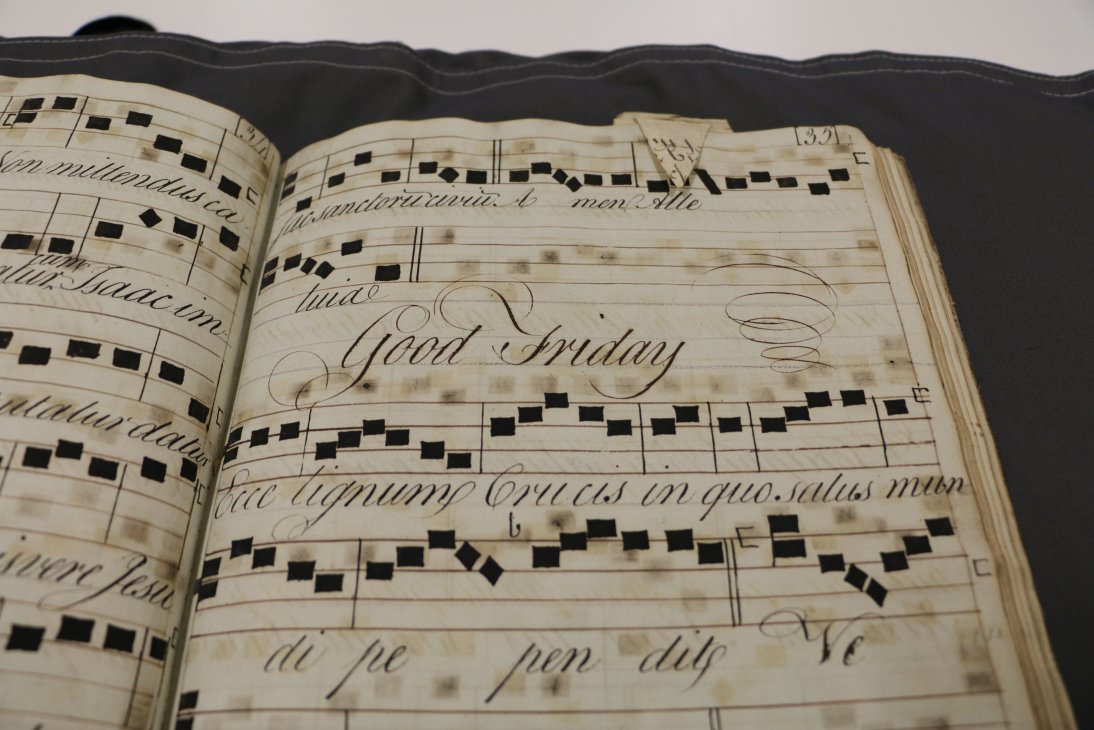 LivHopeLibrary's tweet photo. A fairly recent find from the Gradwell Collection and a most suitable choice for #GoodFriday2019. I am particularly taken with the discovery of the homemade bookmark inside. "Musick Book. Masses for Sunday and Festivals, 1780" @LiverpoolHopeUK #speccoll #Gradwell #manuscript https://t.co/uTGcpiAyIf