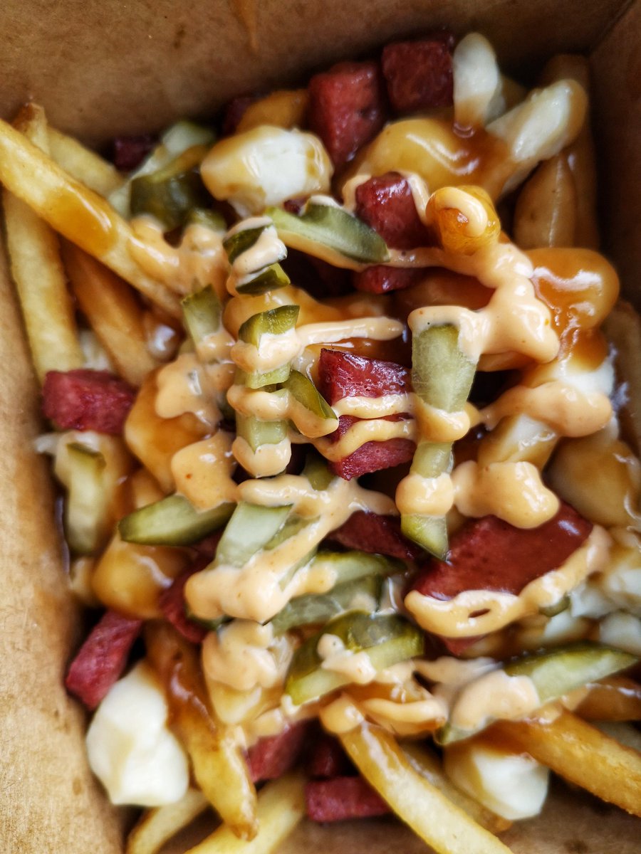 DishntheKitchen's tweet photo. TGIF!! Two more days to enjoy great poutine calorie free... @PoutinePurpose Have you tried the Holy Bologna poutine from @cliveburger?! I loved the combo of house made fried @berettafarms and @SunterraMarket bologna with pickles! #poutinewithpurpose #PoutinePusher #OhMyCurdYYC https://t.co/ALQCqligYj
