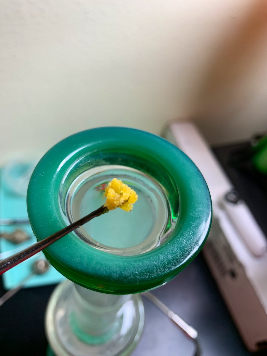 EmeraldZoo's tweet photo. Just about #420 so we’re gonna start this day off on a high note. Who needs a minute to step back and regroup. This aught to cover than moment of zen. Happy Friday ya all. How about a dab @cannaworldsite @CannaAngel @AtlasPlantTrain @808KushBoys @WaxNax @johnshute_  Rock the day! https://t.co/QuGgbcIGLN