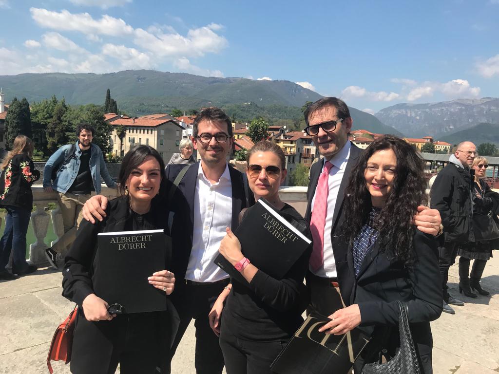 burgo_group's tweet photo. .@burgo_group e @MarsilioEditori hanno collaborato alla produzione del catalogo per la mostra "Albrecht Durer La collezione completa dei Remondini" che si terrà presso i Musei Civici di Bassano del grappa dal 20.4 al 30.9.2019. Qui i due team presenti all'inaugurazione. https://t.co/Ga9gMdh53g