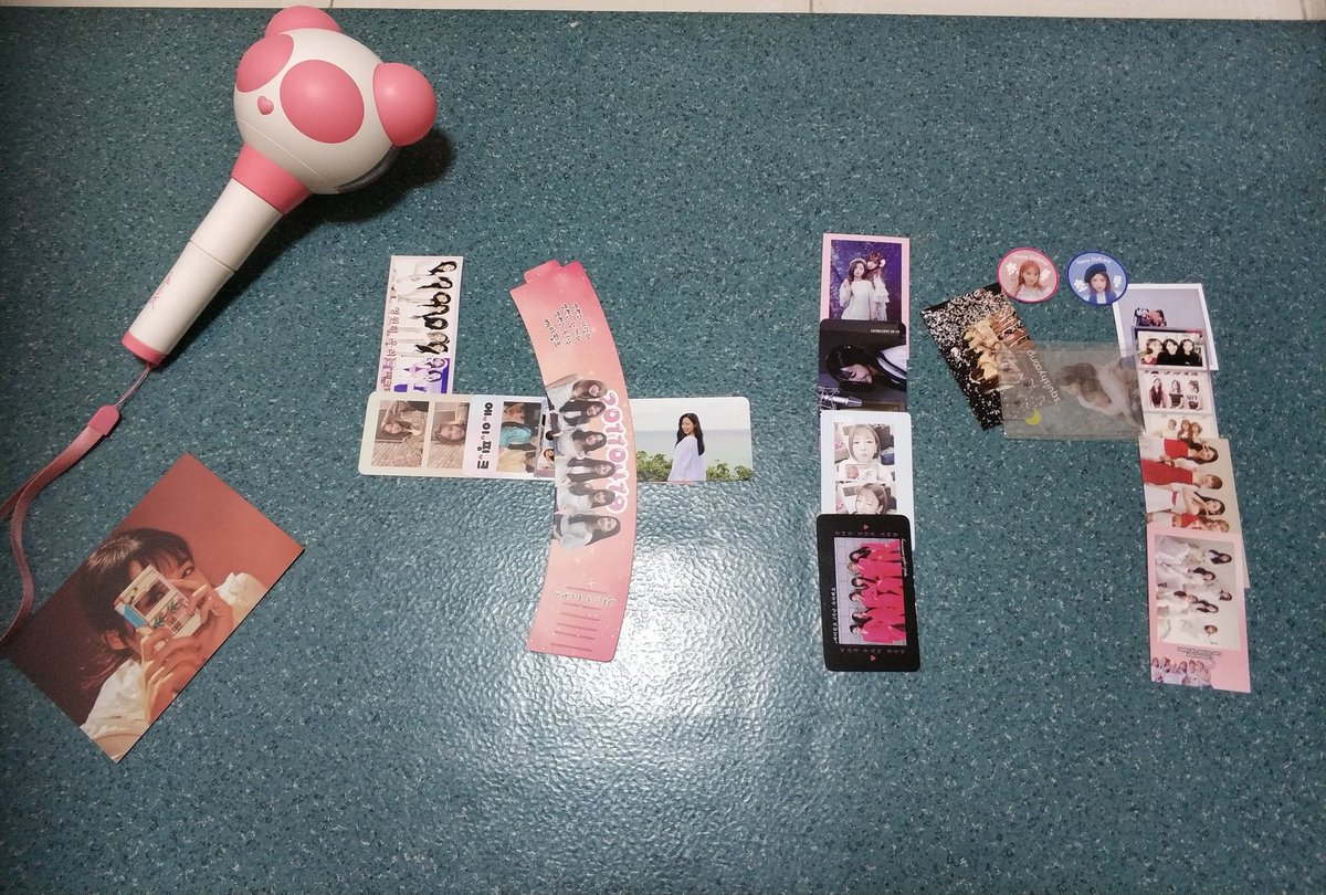 YeoXuan's tweet photo. F I R S T time attending a fancafe event  &amp; it's apink 💕💕
Once again thankful for the lovely admins of @apinkday419 for organizing this beautiful event and giving us a chance to meet up with fellow pandas :)
#ApinkDay419
#Apink_8th_Anniversary 
#빛나는_여섯별_빛나는_8주년 https://t.co/kjjh51TZxp