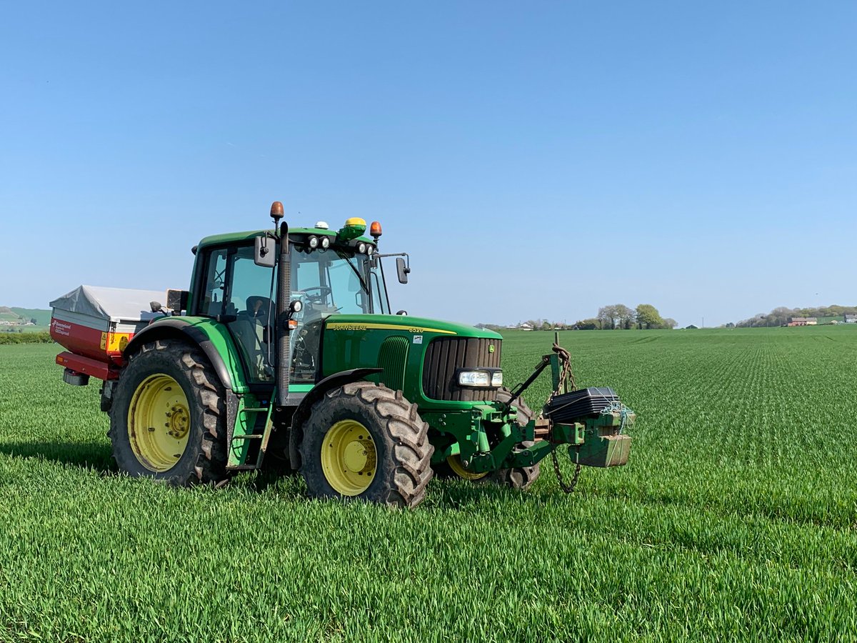 PhilParr1's tweet photo. Cracking day for throwing some variable rate N around @RhizaDigital #Johndeere #Kverneland #GEOspread https://t.co/Zj8BoHkkE9