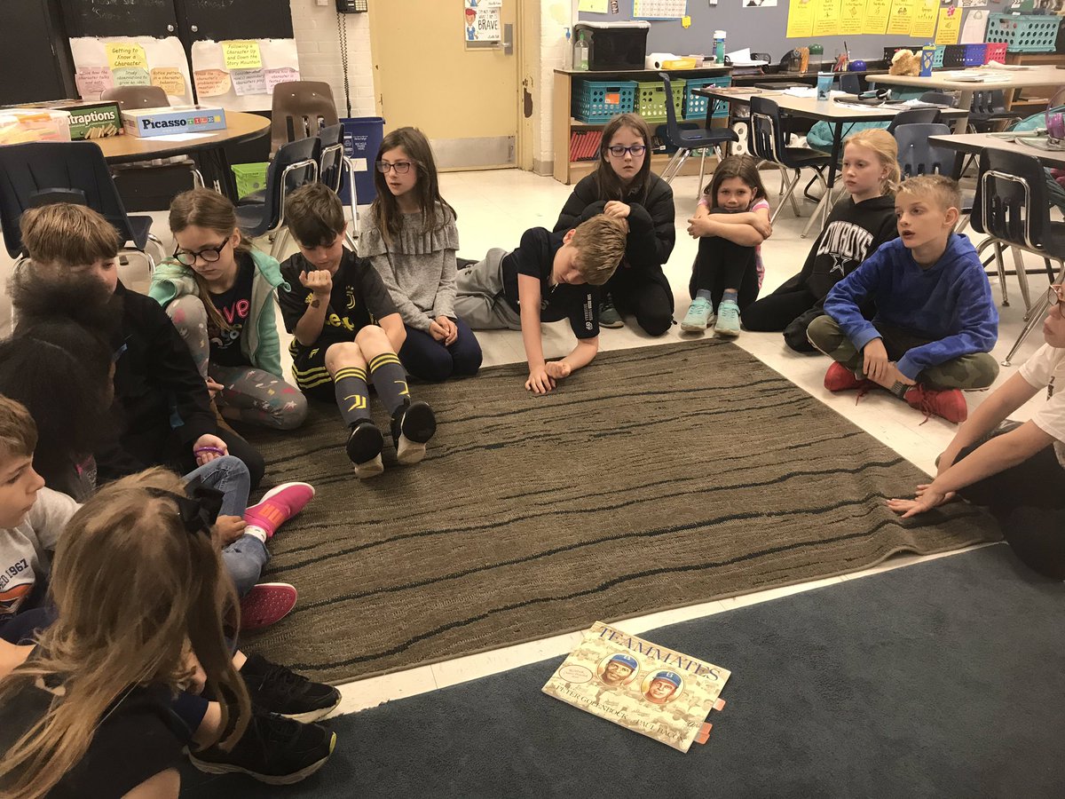 Timmerman206's tweet photo. Great morning circle today. I’m so proud of my students growth in using windows and mirrors while discussing different topics. #AverySEL https://t.co/p8dW6IcTEY