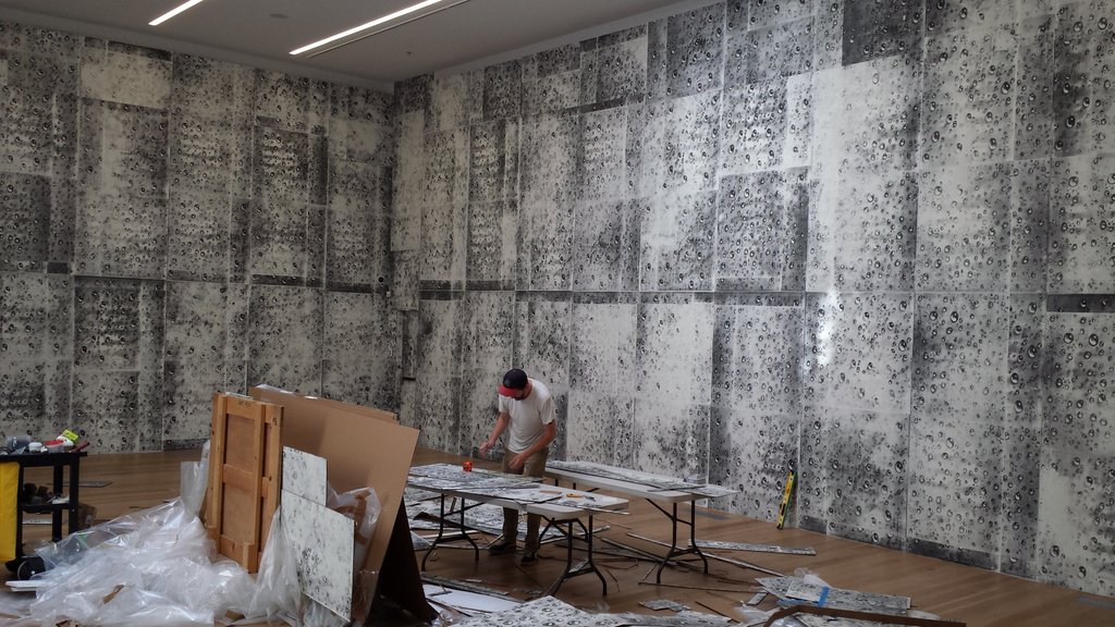 #tb to the laborious installation of #AaronCurry's "The Monad Has Wheels (Wooden Knight)" (2010) from our Summer 2013 exhibition. ⁣

Image: Aaron Curry, "The Monad Has Wheels (Wooden Knight)" (2010)⁣ #renniecollects #install #BehindTheScenes