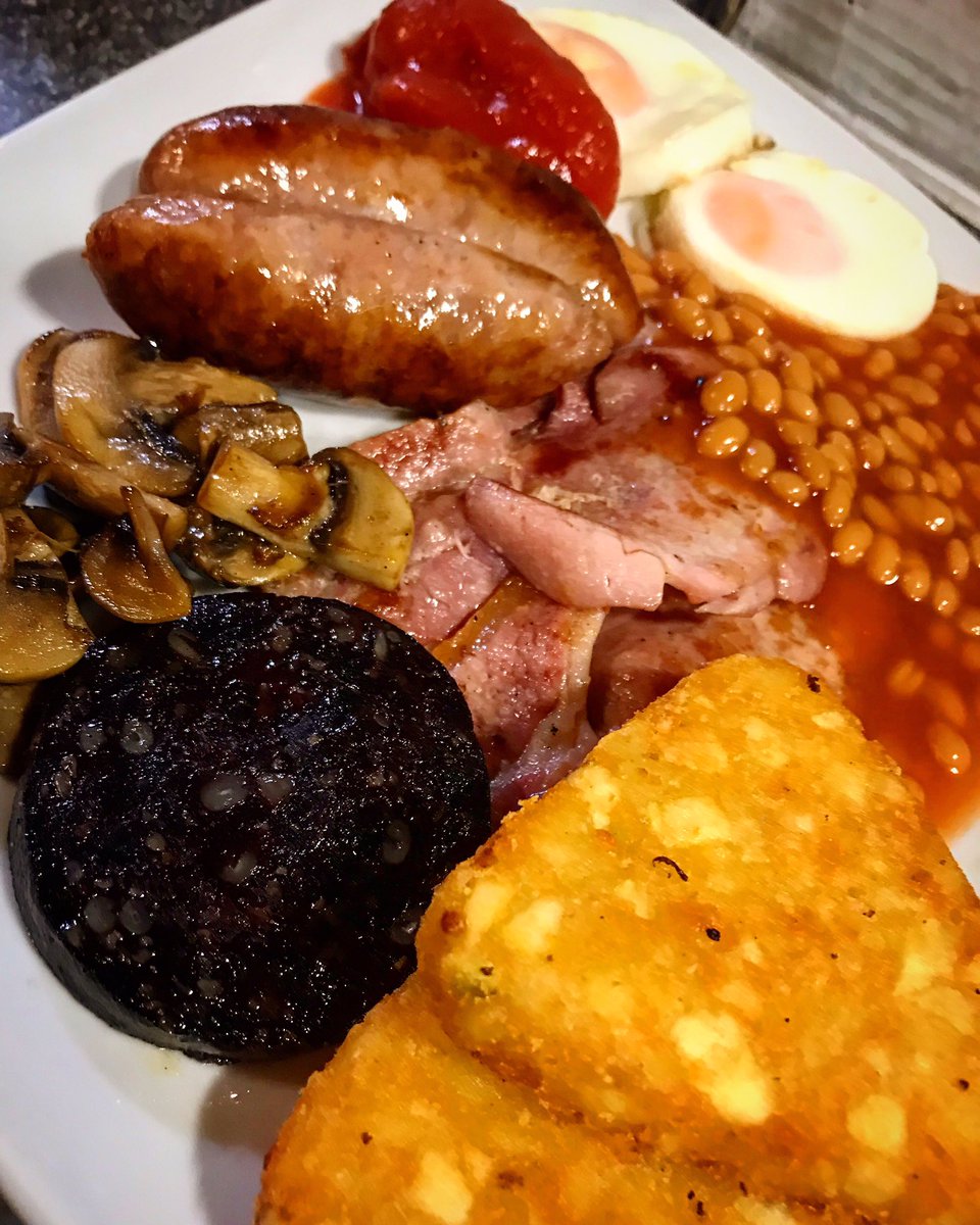 Happy Easter weekend! Come and join us for drinks and food in #Poynton ☀️🍻🥗🍷