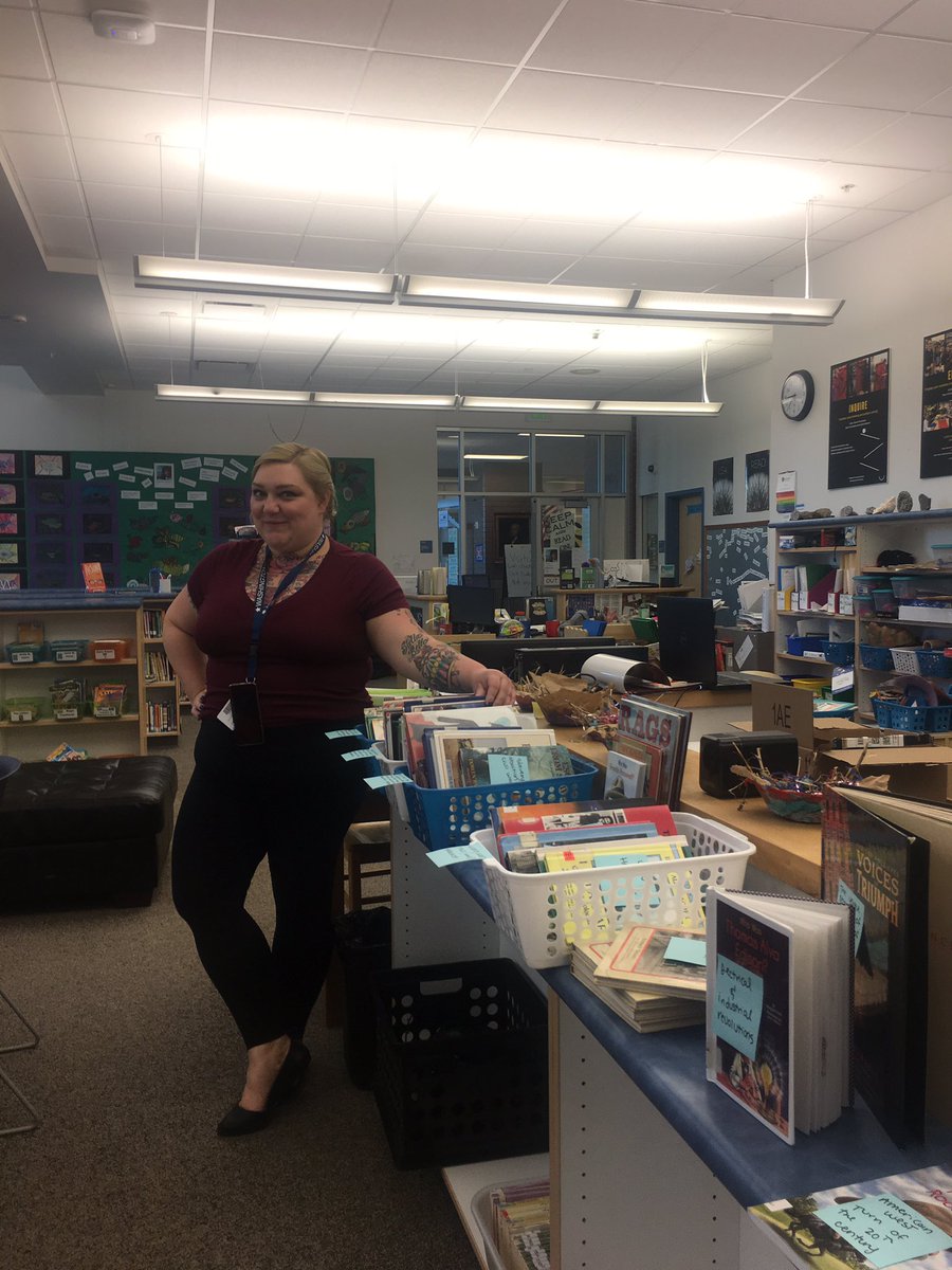 washingtonlib2's tweet photo. Thank you Meghann!! You are a rockstar. Organized books for social studies research #Researchresourcessimplified https://t.co/4ysAxXMg89