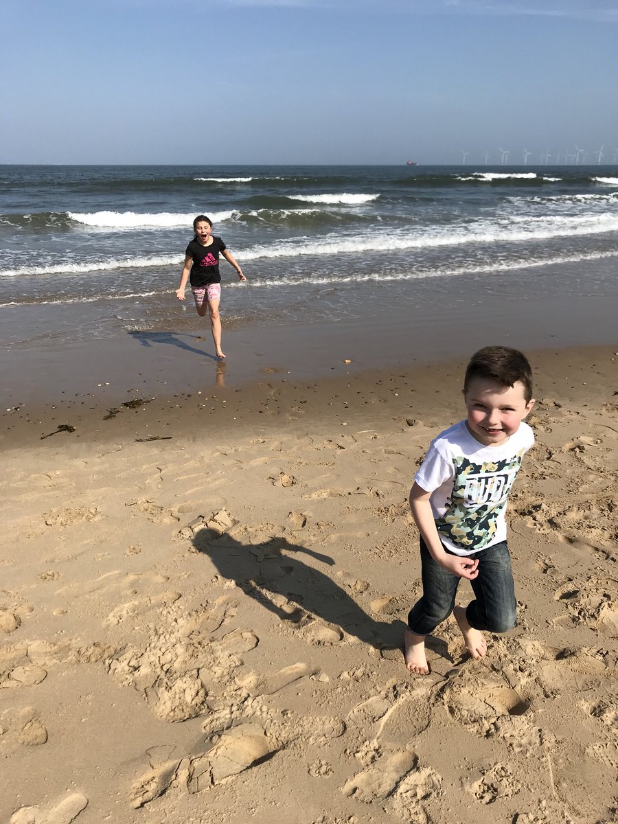 tori_acky's tweet photo. #2minbeachclean #hartlepoolbeach  clean up then fun time x https://t.co/igVajLqUGN