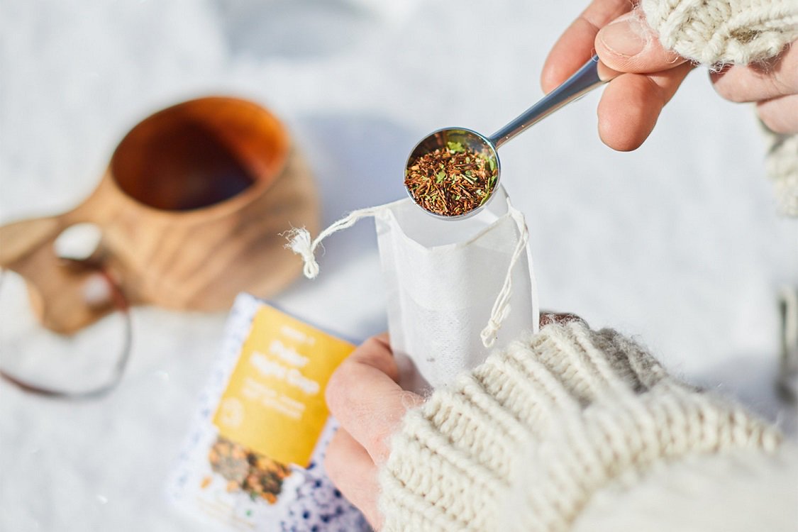 Finnflavours's tweet photo. Mirka von Nord-T hat einige Tipps für die perfekte schnelle Tasse Tee mit uns geteilt. Was ihr über Filterpapier und Teesieb wissen müsst und wie oft man losen Blatttee benutzen erfahrt ihr bei uns im Blog https://t.co/Q6R07RNObb #Tee #Teekochen #TeaTime https://t.co/NzqARppCVM