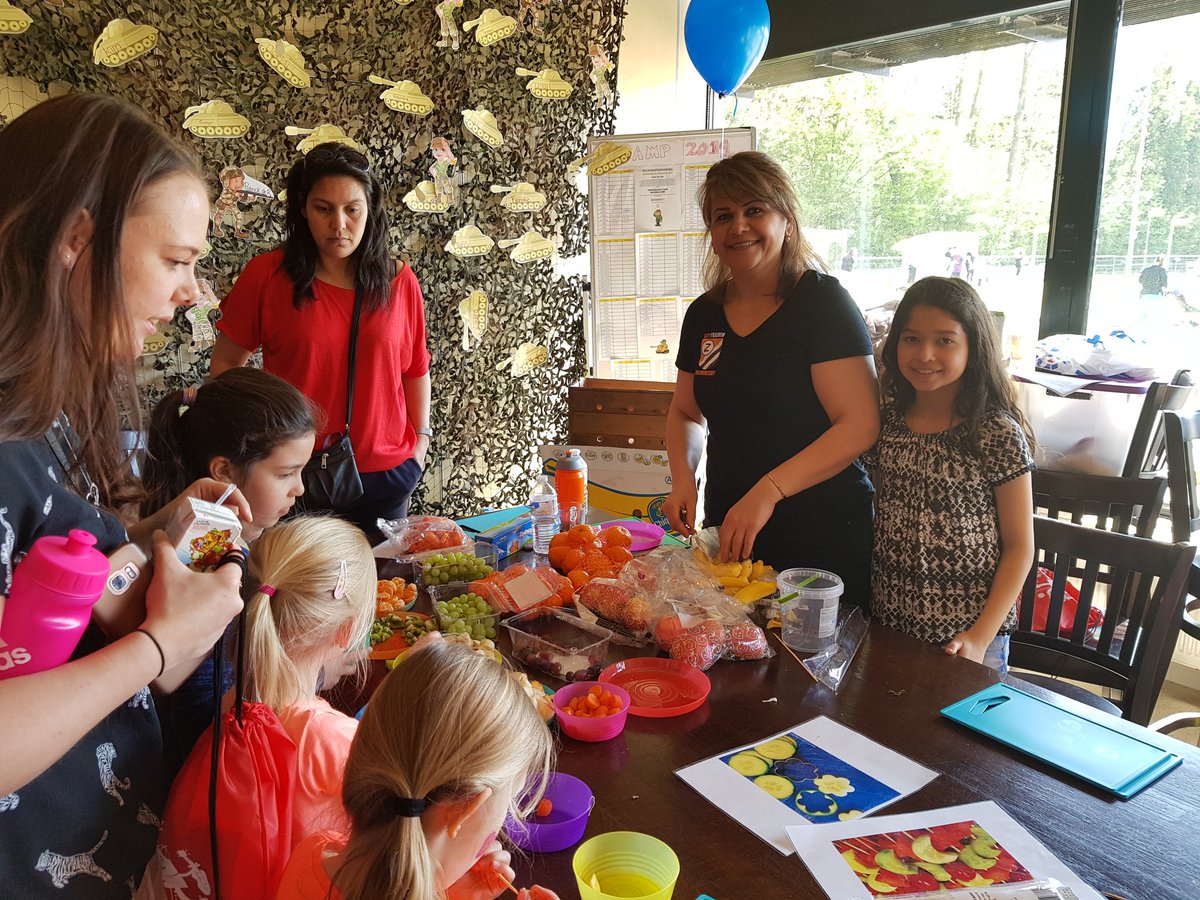 sandra_vat's tweet photo. Wat een gezelligheid vanmorgen bij het Toppie Sportfestijn, waarbij meer dan 200 kinderen van 3 tm 8 jaar op de velden van en in de zalen diverse sporten konden uitproberen. Dank weer aan alle vrijwilligers van de sportverenigingen en Toppie voor de organisatie #JOGG #Toppie https://t.co/fhLwo7B8xJ