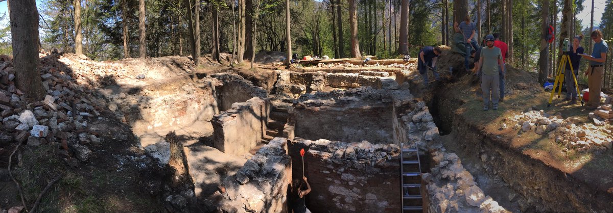 living_archaeo's tweet photo. Final day of work is over! We‘re really proud of what we were able to do within 3 weeks. Everyone that visited us thought we were doing great work and felt inspired which goes to show that people are really interested in #archaeology. #MedievalTwitter #followmax500 #history https://t.co/dmwvP0gmPO
