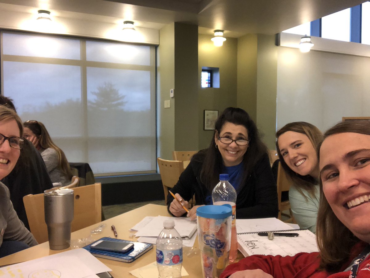 RSDlearning's tweet image. KG investigating rocks and learning about how to incorporate notebooking in Science #RitenourExcellence