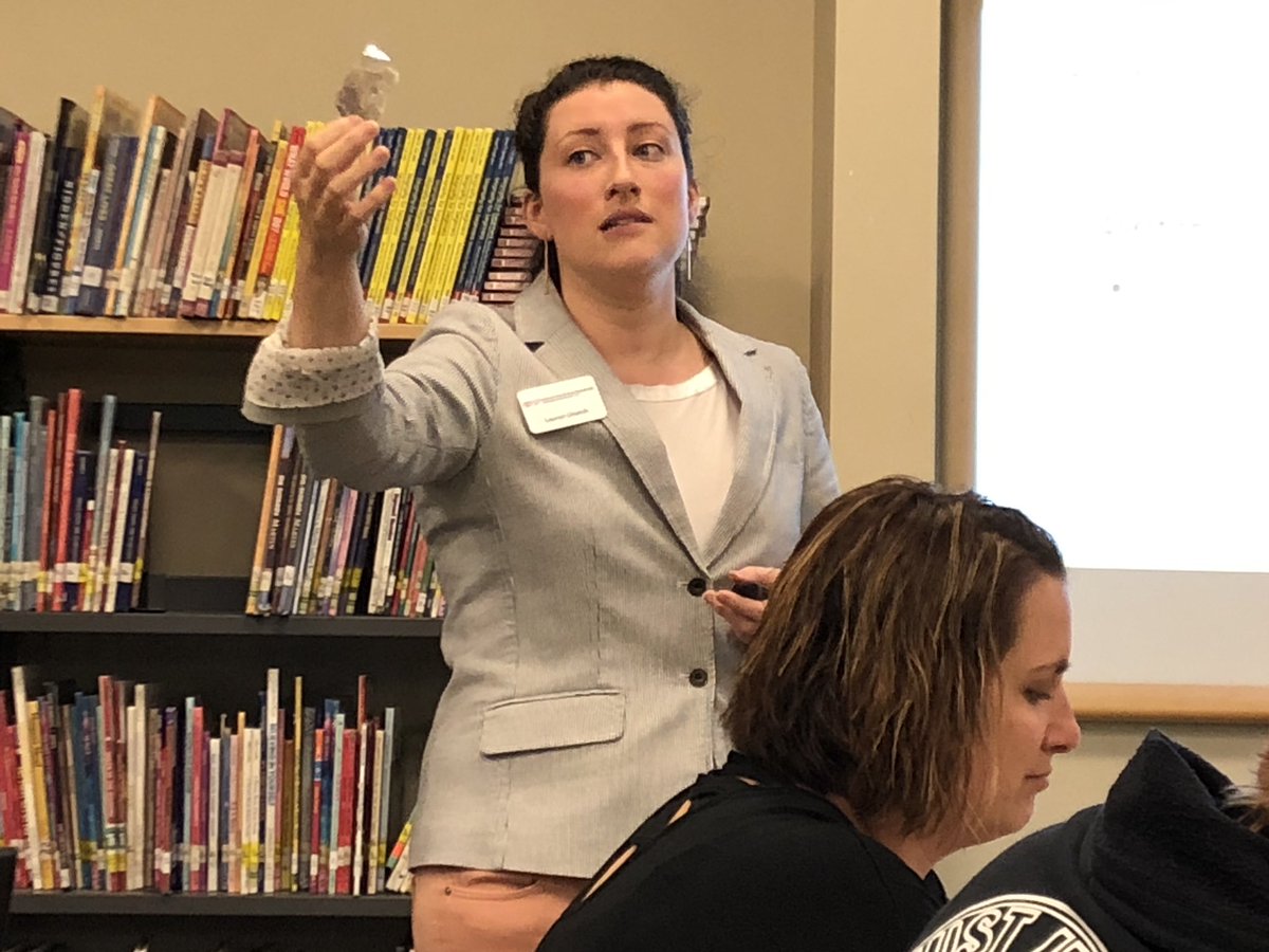 RSDlearning's tweet image. KG investigating rocks and learning about how to incorporate notebooking in Science #RitenourExcellence