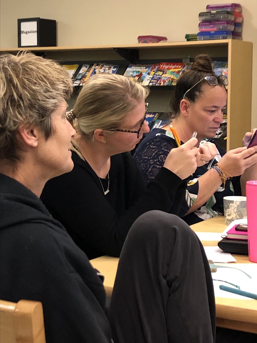 RSDlearning's tweet image. KG investigating rocks and learning about how to incorporate notebooking in Science #RitenourExcellence