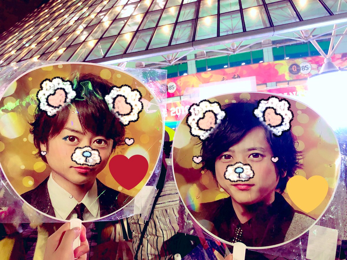 5_arast_7's tweet photo. 2019.04.19.(Friday)

\ ARASHI Anniversary Tour 5×20 /

💙❤️💚💛💜

推しの髪型 否定したけど
始まって見たら全然良かった
むしろ時々乱れてる髪がエロくて最高

最初と最後は自然と泣いてた😢

たくさん声出したしC&amp;Rも最高!!!

当ててくれた美久には感謝しかない🙏🏻😭 https://t.co/m8bgcB6EJJ