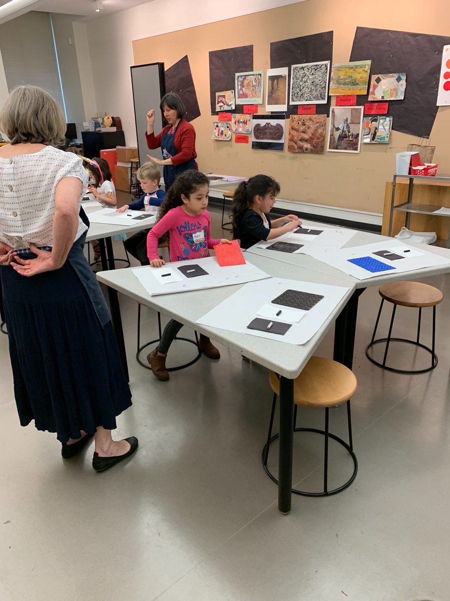 MrsBoosSMSD's tweet photo. Such a fun field trip to @nelson_atkins! They loved their #texturetime class! @BrookridgeSMSD @BrookridgePta https://t.co/pxqWfUQnjR