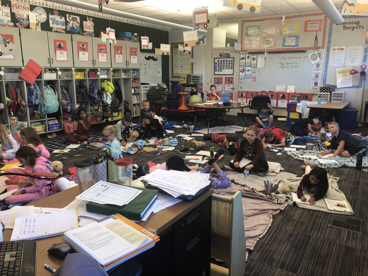 mgarretson1's tweet photo. Desks are overrated. Laying around and learning in 2nd grade today. #spe https://t.co/Yb7eBXfv4X