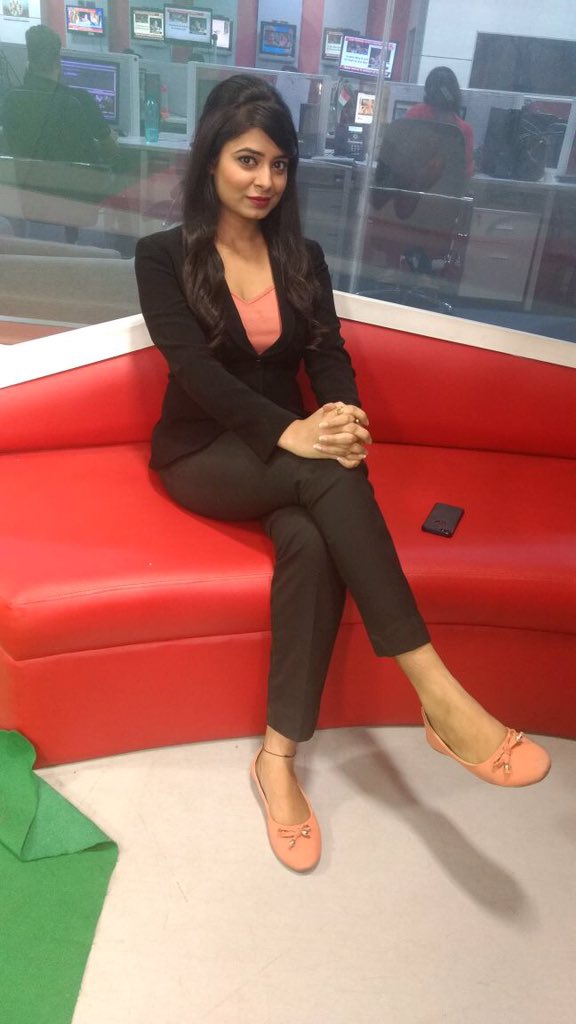 Suneetaraishrma's tweet photo. ‘खुली आँखों से देखा गया सपना भी पूरा होता है’  #newsanchor #anchorslife  #beprompt #beyourself https://t.co/4xj9BGE3x8