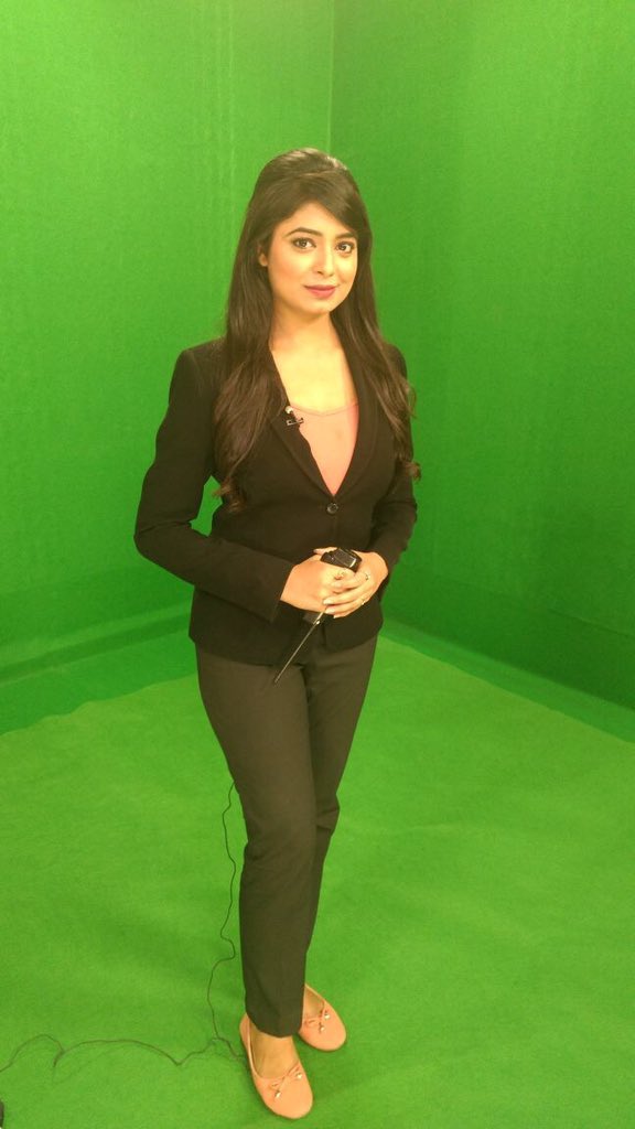 Suneetaraishrma's tweet photo. ‘खुली आँखों से देखा गया सपना भी पूरा होता है’  #newsanchor #anchorslife  #beprompt #beyourself https://t.co/4xj9BGE3x8