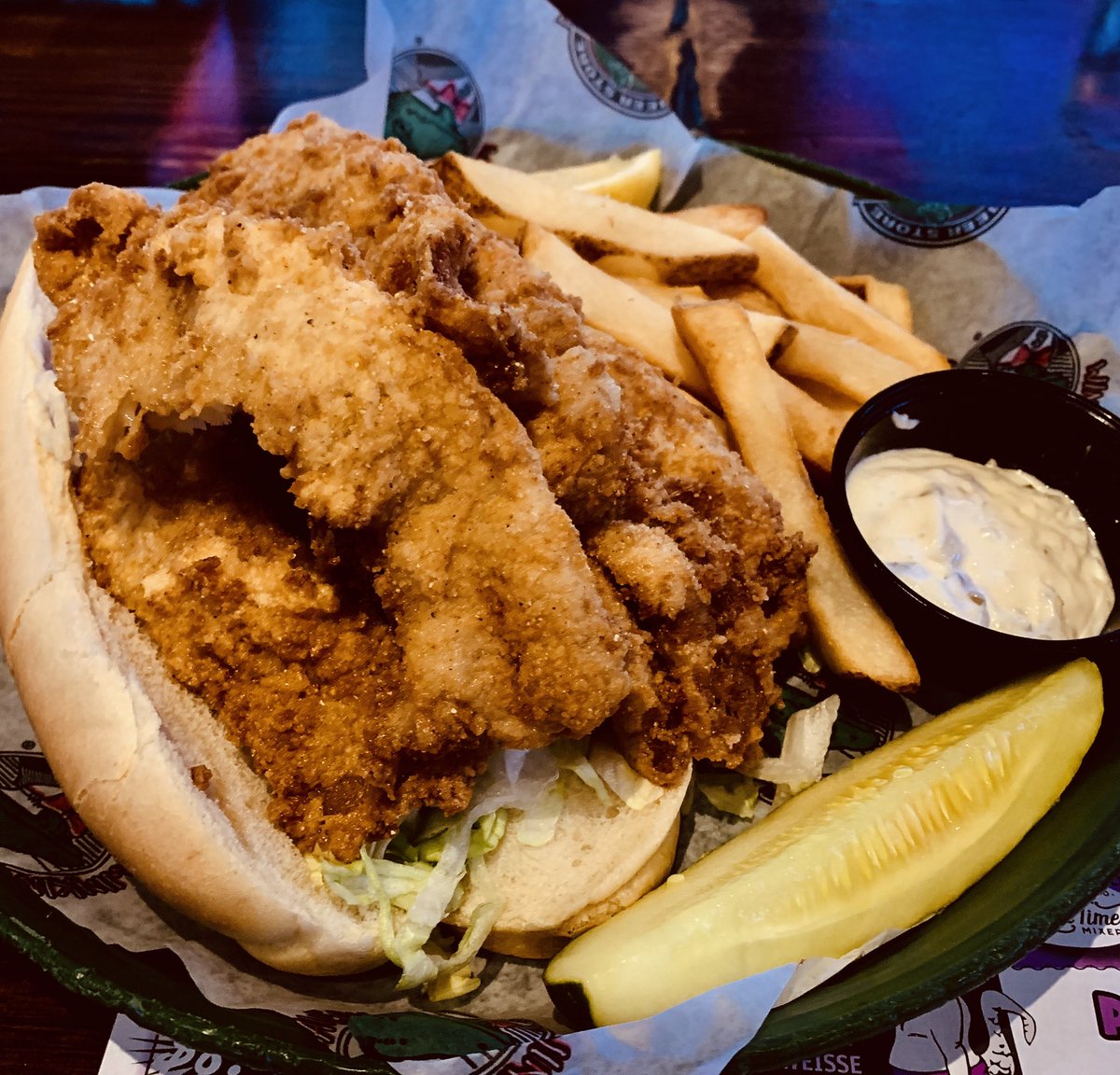 winkinglizard's tweet photo. Enjoying one last #fishfry! Get to a Lizard near you today to kick off your #Easter weekend! #GoodFriday #FishFrydays #LentMenu https://t.co/hz5f4EgsgD