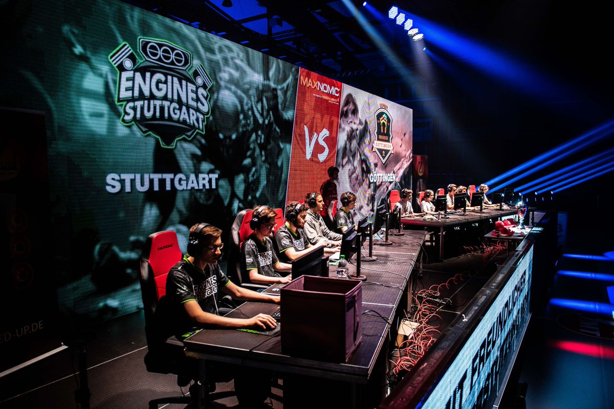 engines_stgt's tweet photo. Letzten Samstag traf bei der @mthandball #Handball auf #eSport und unser #LeagueofLegends Team war mittendrin!

Wie versprochen gibt es hier jetzt noch weitere Eindrücke!
(noch mehr gibts auf #Facebook und #Instagram)

📸 by @alibekkaesler

#MTLegends #Vollgas https://t.co/kJGh8wRzOs
