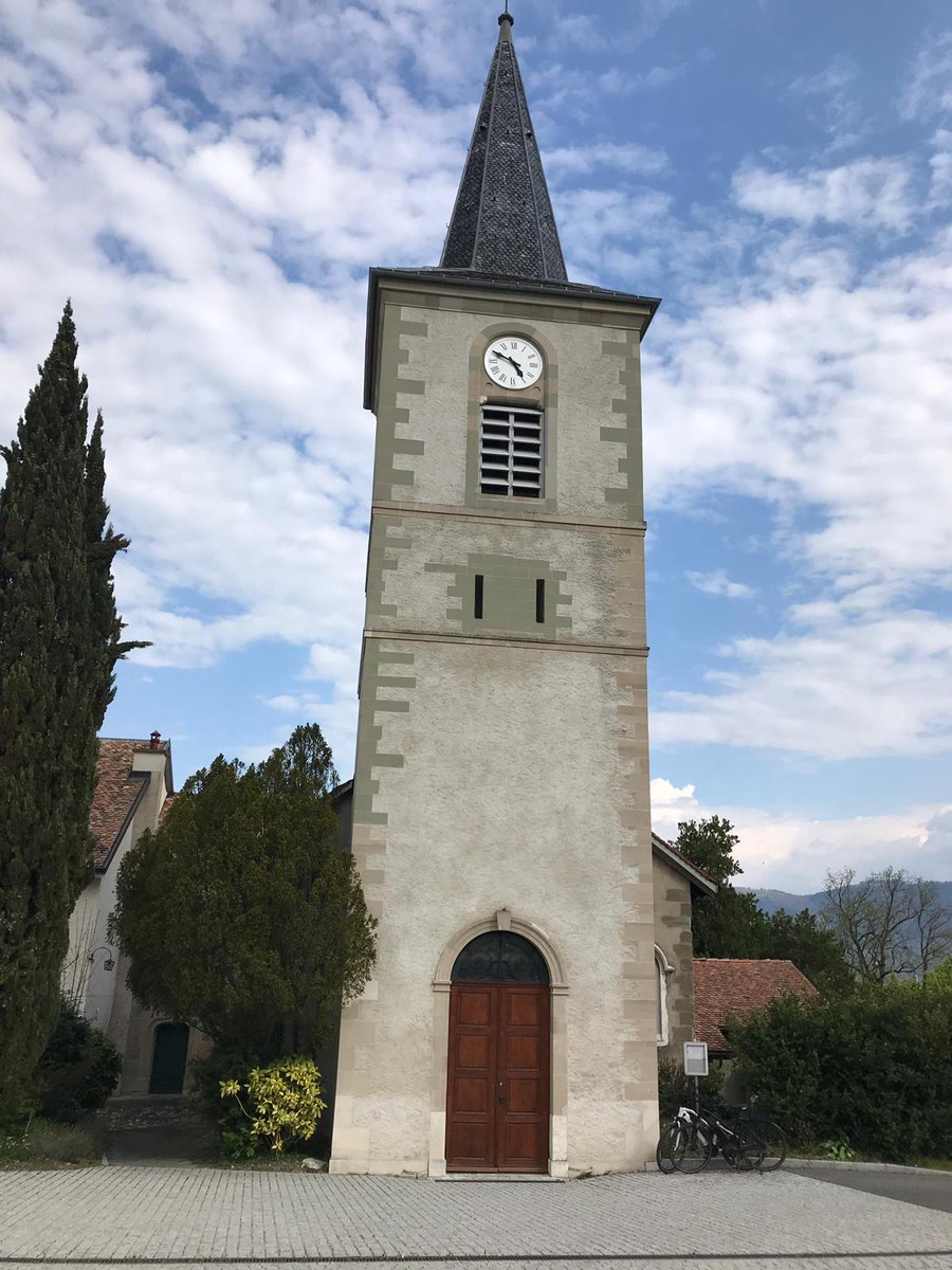 AnnegretKapp's tweet photo. Petite ballade à vélo ce Vendredi saint. À #Confignon, nous avons découvert un vitrail avec une prière pour l'unité entre les Églises d'Orient et d'Occident. Décidément, l' #œcuménisme est partout dans le Canton de Genève !
@wccpilgrimage #wcc @Cath_point_ch @swissorthodox https://t.co/7pQoGty0mp
